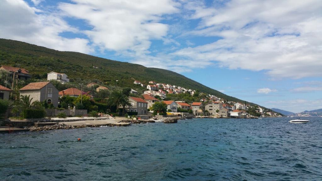 Villa Mare Apartments Tivat Exterior foto